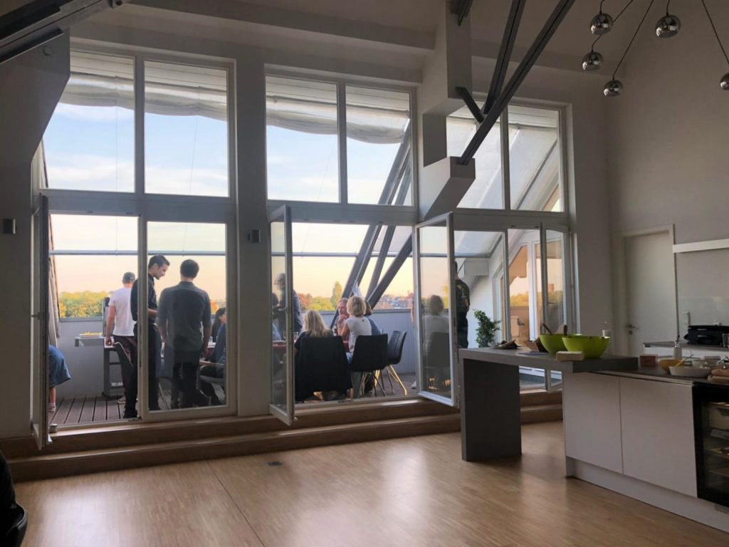 Game-Designer auf der Dachterrasse im Büro Wegesrand Mönchengladbach